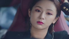 杨紫霸道女总裁造型上热搜 网友夸赞:又飒